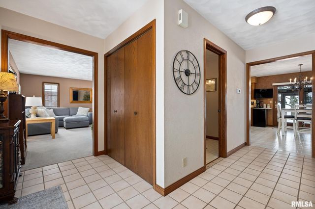 121 WOODCREST Avenue, Morton, IL 61550