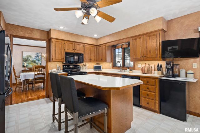 121 WOODCREST Avenue, Morton, IL 61550