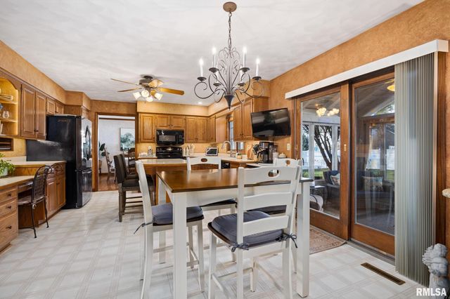 121 WOODCREST Avenue, Morton, IL 61550