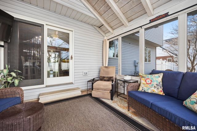 121 WOODCREST Avenue, Morton, IL 61550