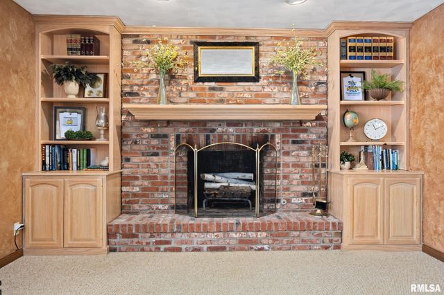 121 WOODCREST Avenue, Morton, IL 61550