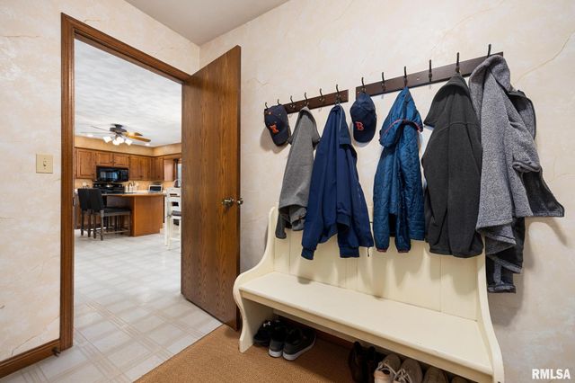 121 WOODCREST Avenue, Morton, IL 61550