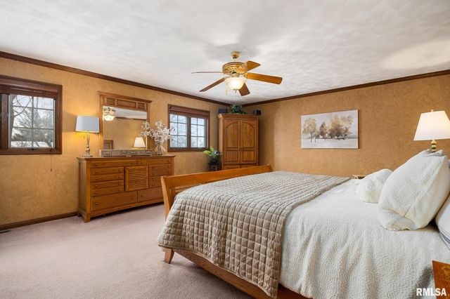 121 WOODCREST Avenue, Morton, IL 61550