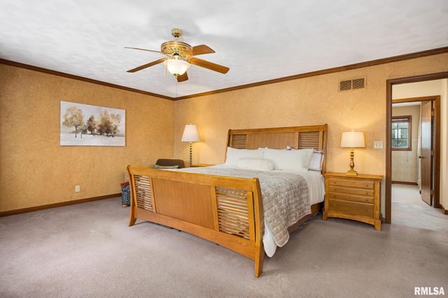 121 WOODCREST Avenue, Morton, IL 61550