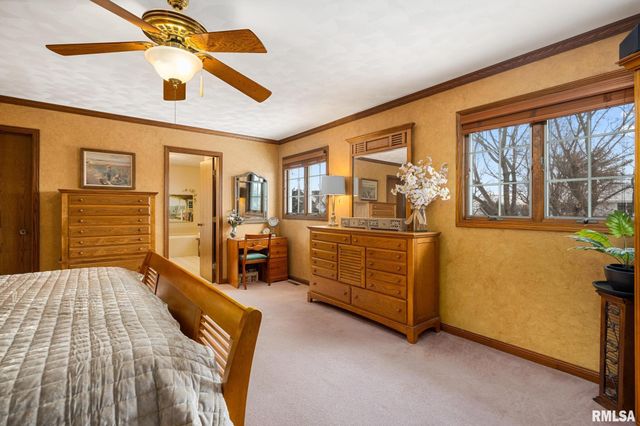 121 WOODCREST Avenue, Morton, IL 61550