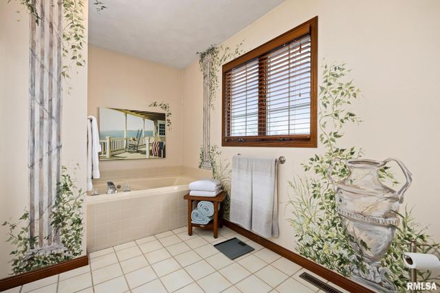 121 WOODCREST Avenue, Morton, IL 61550