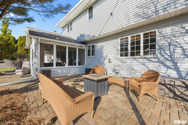 121 WOODCREST Avenue, Morton, IL 61550