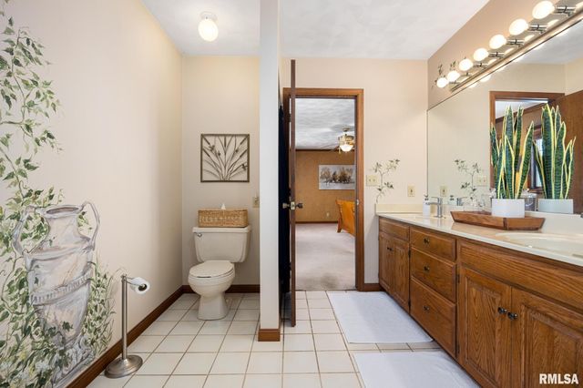 121 WOODCREST Avenue, Morton, IL 61550