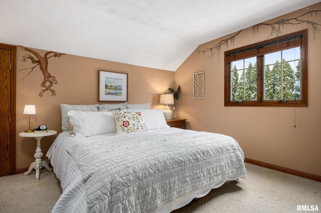 121 WOODCREST Avenue, Morton, IL 61550