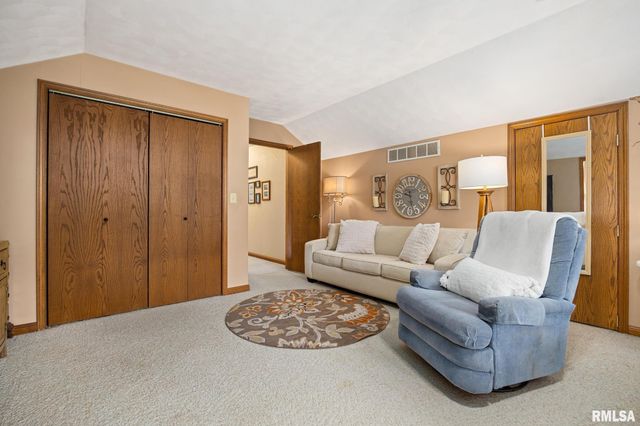 121 WOODCREST Avenue, Morton, IL 61550