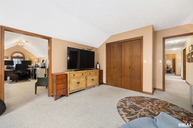 121 WOODCREST Avenue, Morton, IL 61550