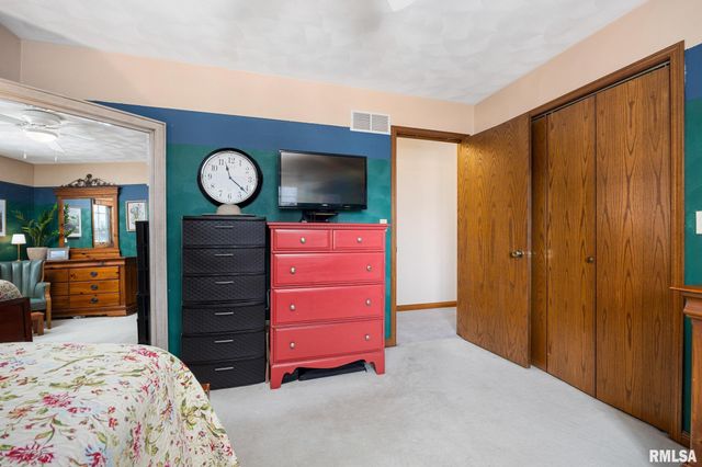 121 WOODCREST Avenue, Morton, IL 61550