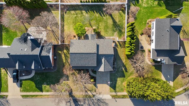 121 WOODCREST Avenue, Morton, IL 61550