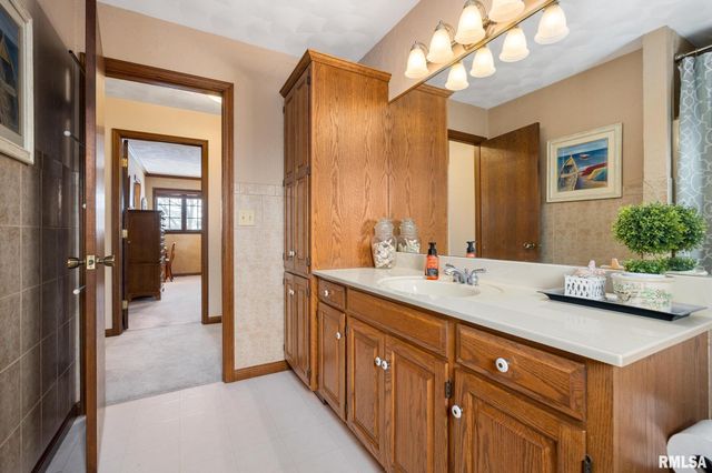 121 WOODCREST Avenue, Morton, IL 61550