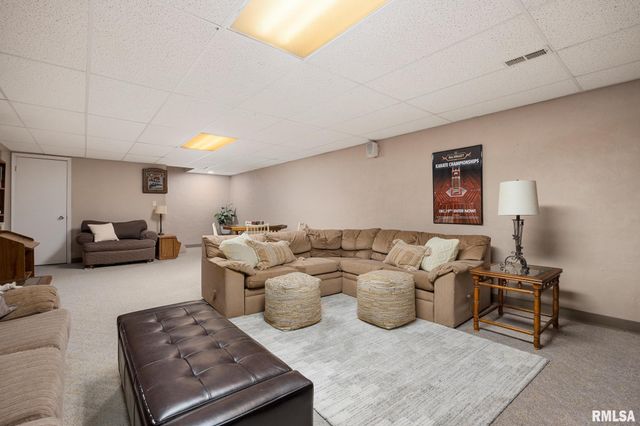 121 WOODCREST Avenue, Morton, IL 61550