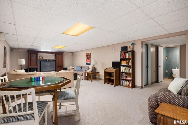 121 WOODCREST Avenue, Morton, IL 61550