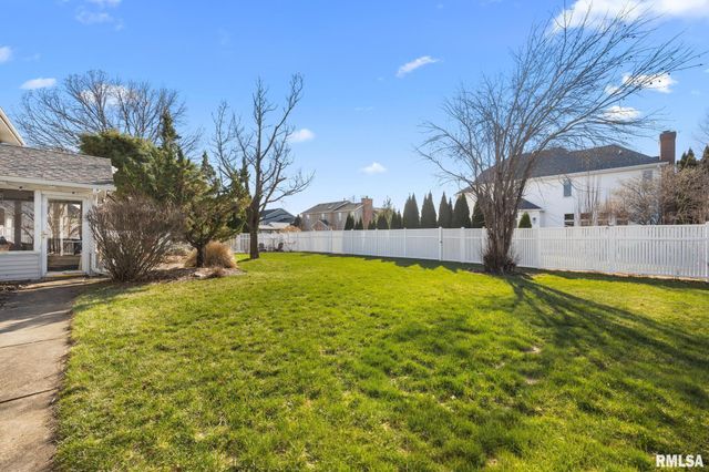 121 WOODCREST Avenue, Morton, IL 61550