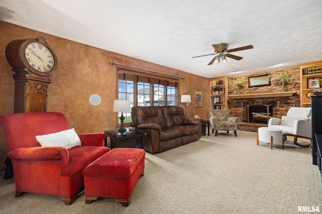 121 WOODCREST Avenue, Morton, IL 61550