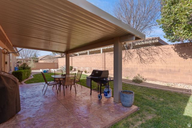 933 N OCOTILLO DR, Washington, UT 84780