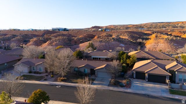 933 N OCOTILLO DR, Washington, UT 84780