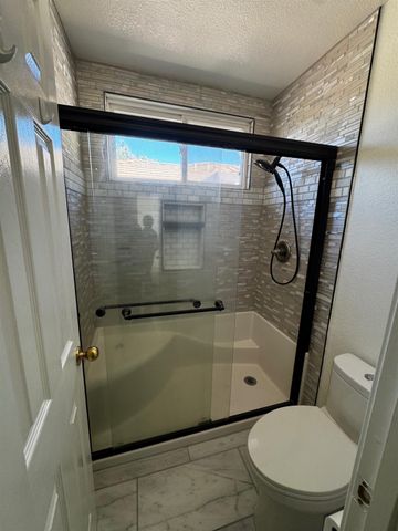 8284 Oakbark Ct, Elk Grove, CA 95758