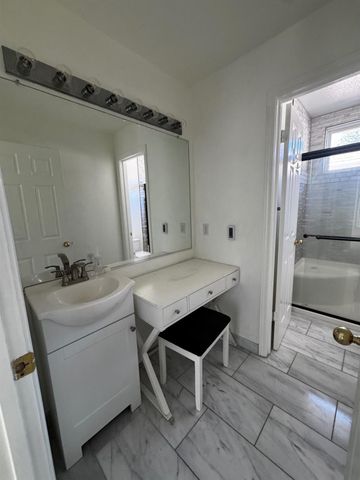 8284 Oakbark Ct, Elk Grove, CA 95758