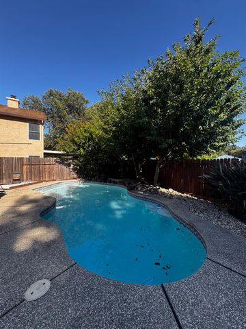 8284 Oakbark Ct, Elk Grove, CA 95758