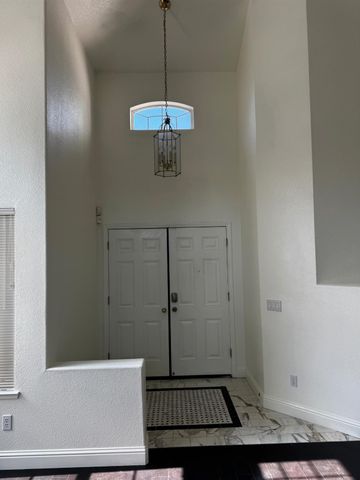 8284 Oakbark Ct, Elk Grove, CA 95758