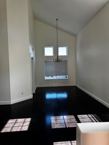 8284 Oakbark Ct, Elk Grove, CA 95758