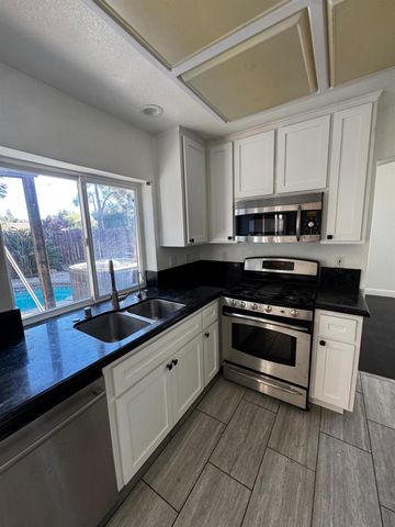 8284 Oakbark Ct, Elk Grove, CA 95758