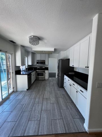 8284 Oakbark Ct, Elk Grove, CA 95758