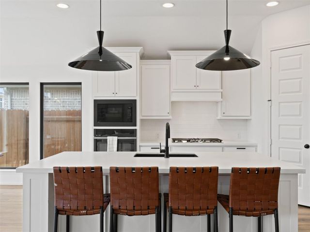 6825 Empresa DR, Austin, TX 78738