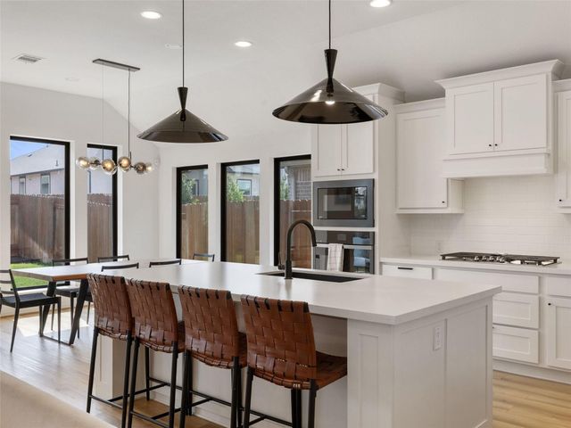 6825 Empresa DR, Austin, TX 78738