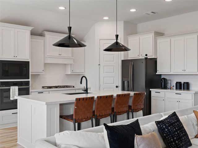 6825 Empresa DR, Austin, TX 78738