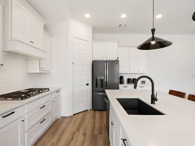 6825 Empresa DR, Austin, TX 78738