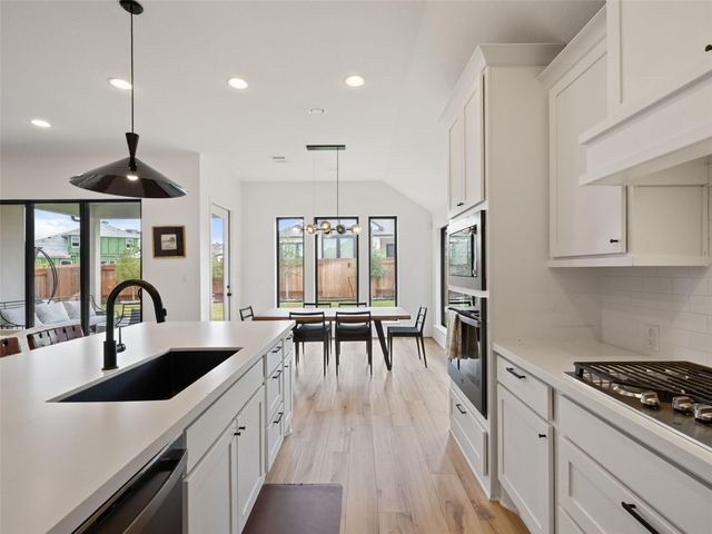 6825 Empresa DR, Austin, TX 78738