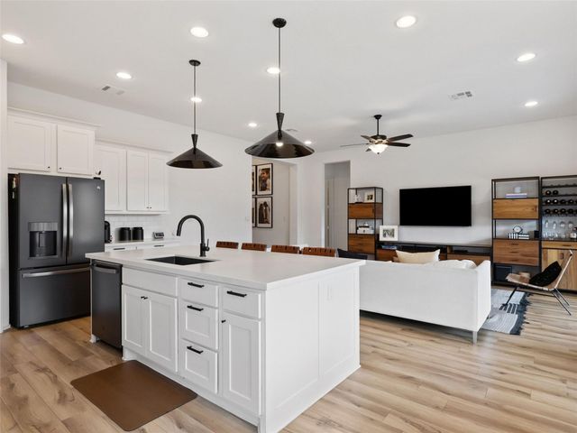 6825 Empresa DR, Austin, TX 78738