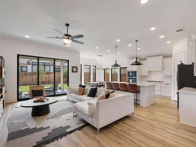 6825 Empresa DR, Austin, TX 78738