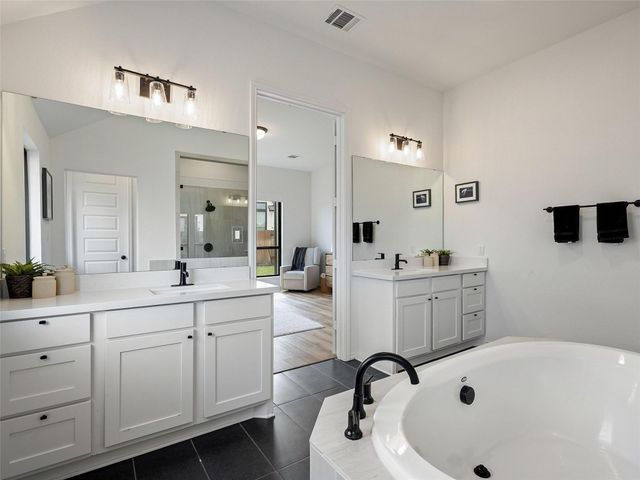 6825 Empresa DR, Austin, TX 78738