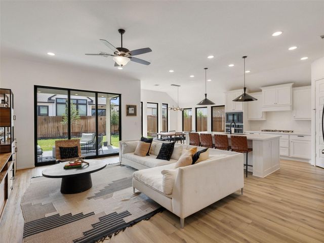 6825 Empresa DR, Austin, TX 78738