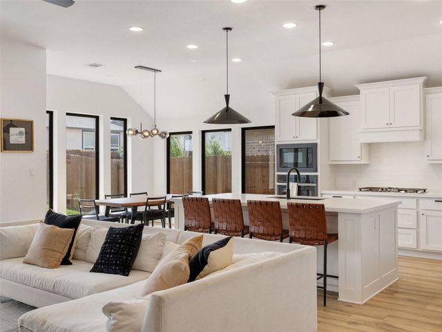 6825 Empresa DR, Austin, TX 78738