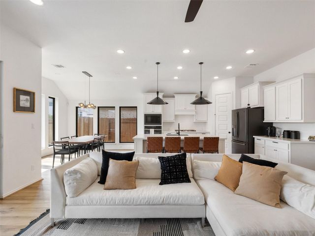 6825 Empresa DR, Austin, TX 78738