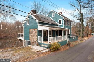 4005 LOWER RD, Levittown, PA 19056