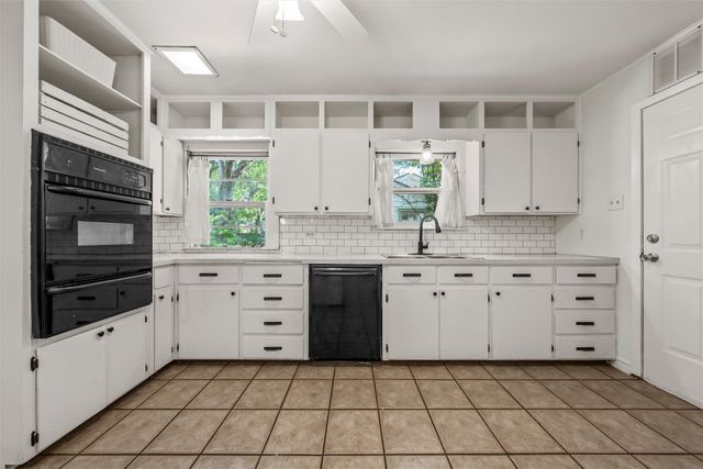 3223 Live Oak Avenue, Waco, TX 76708
