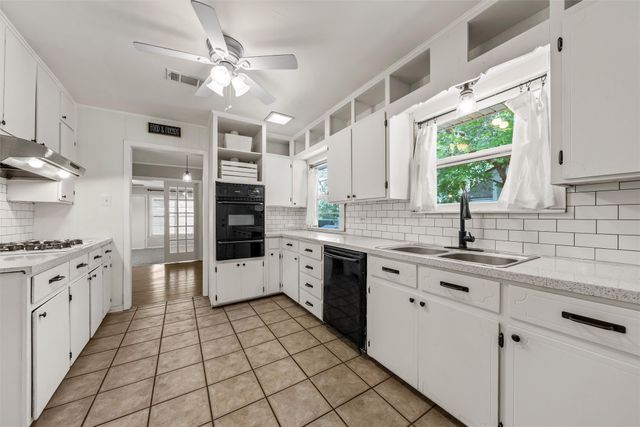 3223 Live Oak Avenue, Waco, TX 76708