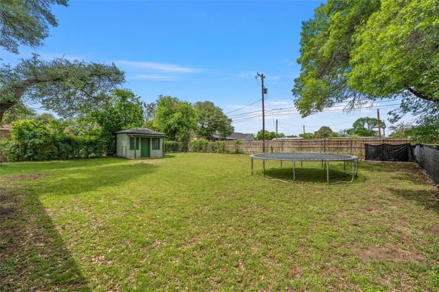 3223 Live Oak Avenue, Waco, TX 76708