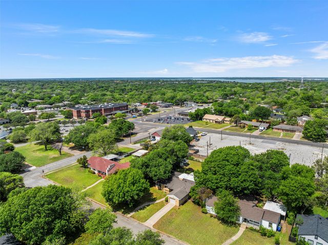 3223 Live Oak Avenue, Waco, TX 76708