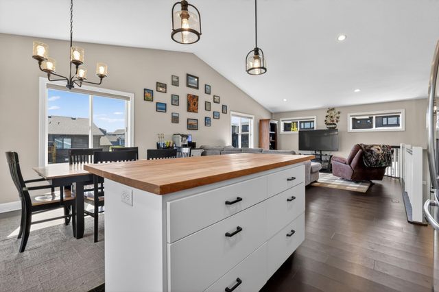 1565 Brandt Drive NE, Byron, MN 55920