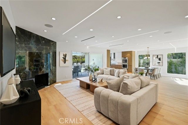 24118 Highlander, West Hills (los Angeles), CA 91307