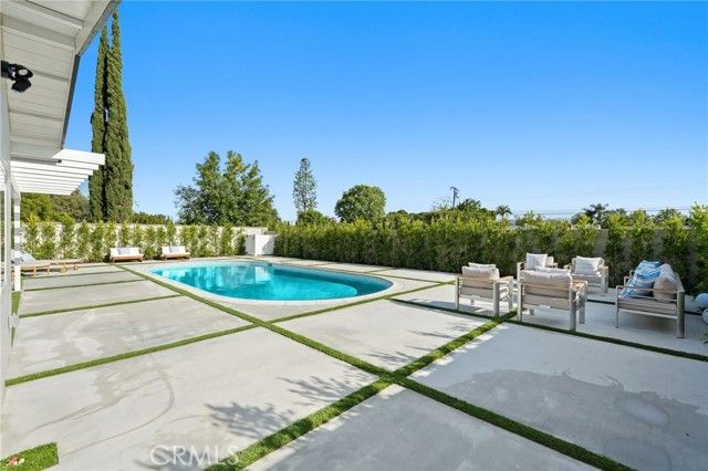 24118 Highlander, West Hills (los Angeles), CA 91307